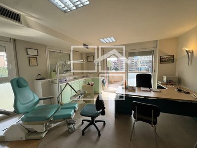 Inmueble en Plaza Vi    1, Barcelona